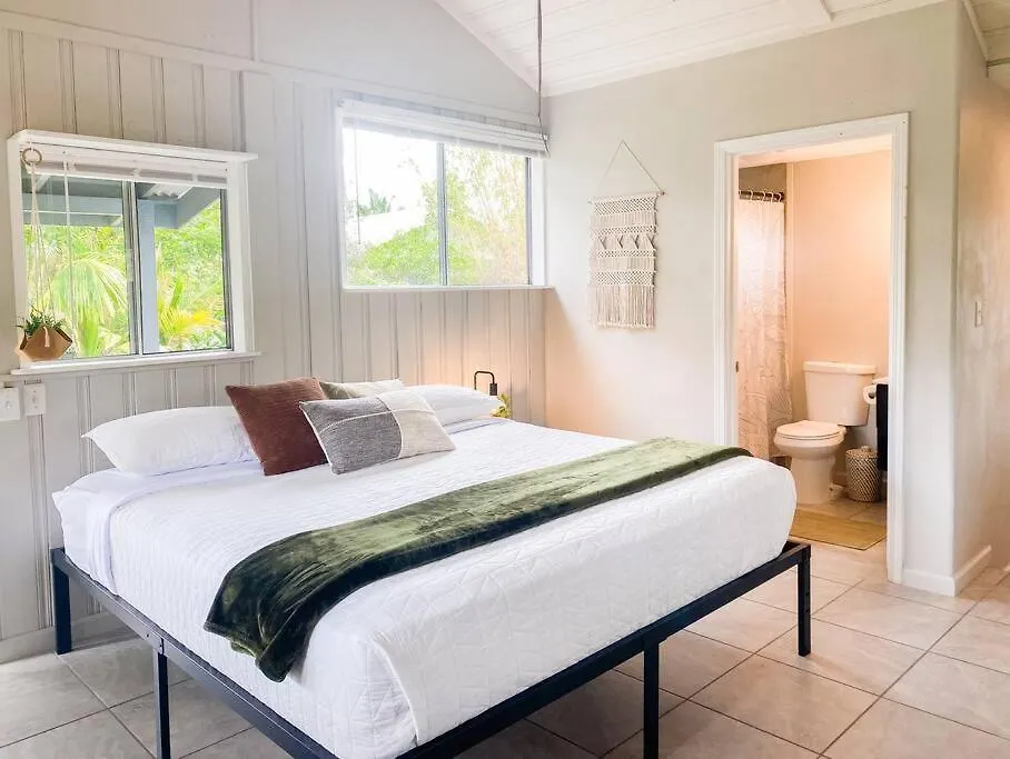 Monstera Bungalow, Spacious, King Bed, Big Kitchen 키아우