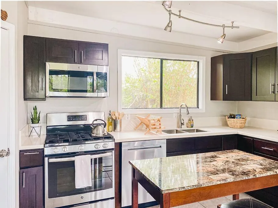 아파트 Monstera Bungalow, Spacious, King Bed, Big Kitchen 키아우 미국