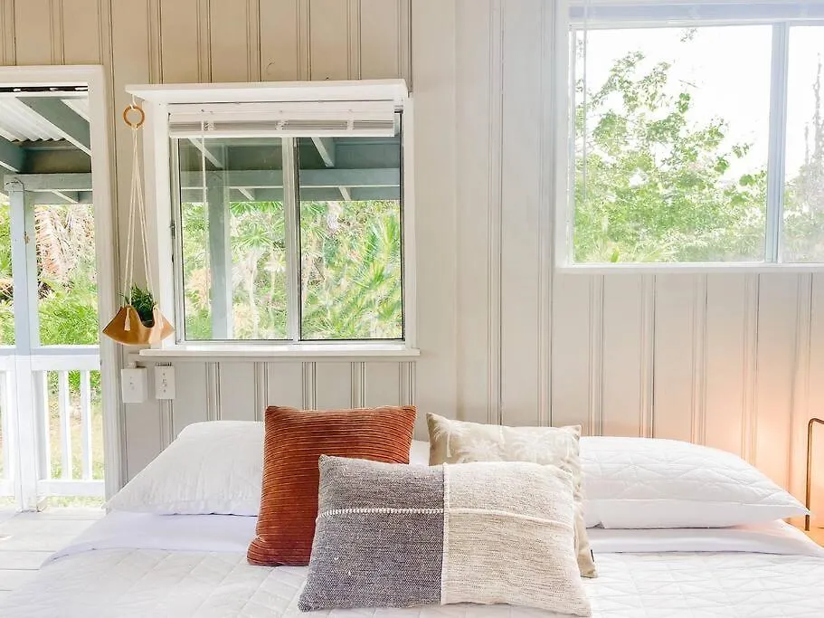 Monstera Bungalow, Spacious, King Bed, Big Kitchen Keaau